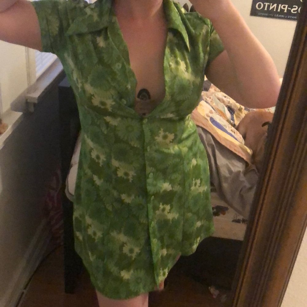 Groove is in the heart 90s does 70s shirt dress